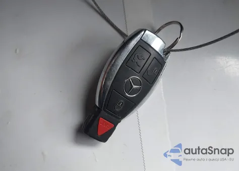 2012 Mercedes-Benz E 350 z USA, uszkodzony, nr VIN WDDHF5KB6CA531219